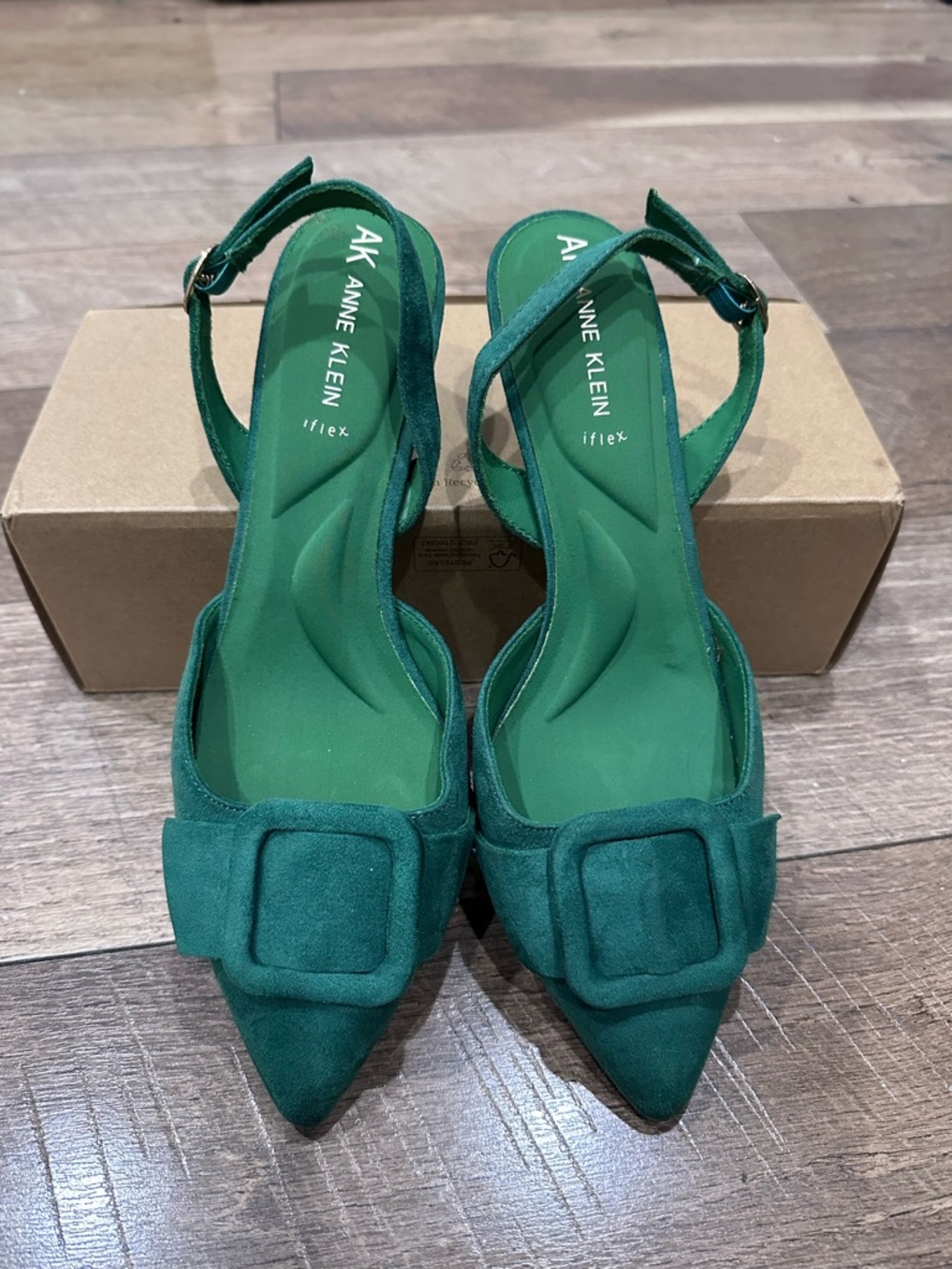 Anne Klein Emerald Green Suede Pointed kitten heels